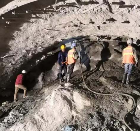 安源隧道拱顶带模注浆料，微膨胀注浆料的特点及施工工艺